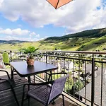 Wellness Haus In Zell, 3 Komplette Wohnungen, Moselblick, Sauna, Whirlpool, 3 Balkone, 14 Gaeste * Zell an der Mosel