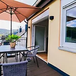 Wellness Haus In Zell, 3 Komplette Wohnungen, Moselblick, Sauna, Whirlpool, 3 Balkone, 14 Gaeste *