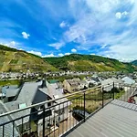 Wellness Haus In Zell, 3 Komplette Wohnungen, Moselblick, Sauna, Whirlpool, 3 Balkone, 14 Gaeste *