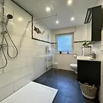 Prázdninový dům Wellness Haus In Zell, 3 Komplette Wohnungen, Moselblick, Sauna, Whirlpool, 3 Balkone, 14 Gaeste