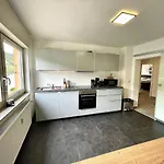 Prázdninový dům Wellness Haus In Zell, 3 Komplette Wohnungen, Moselblick, Sauna, Whirlpool, 3 Balkone, 14 Gaeste