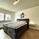 Prázdninový dům Wellness Haus In Zell, 3 Komplette Wohnungen, Moselblick, Sauna, Whirlpool, 3 Balkone, 14 Gaeste *
