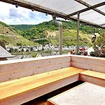Wellness Haus In Zell, 3 Komplette Wohnungen, Moselblick, Sauna, Whirlpool, 3 Balkone, 14 Gaeste Zell an der Mosel