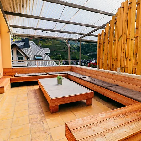 Wellness Haus In Zell, 3 Komplette Wohnungen, Moselblick, Sauna, Whirlpool, 3 Balkone, 14 Gaeste * Zell an der Mosel