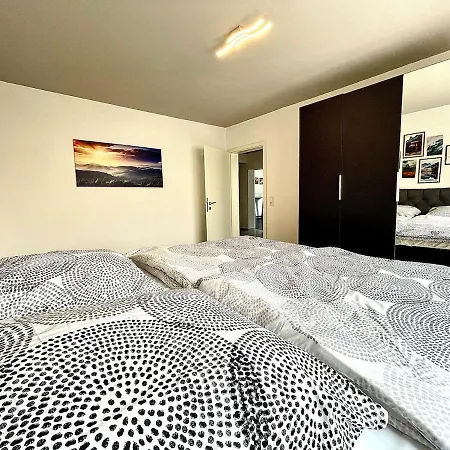 Wellness Haus In Zell, 3 Komplette Wohnungen, Moselblick, Sauna, Whirlpool, 3 Balkone, 14 Gaeste * Zell an der Mosel