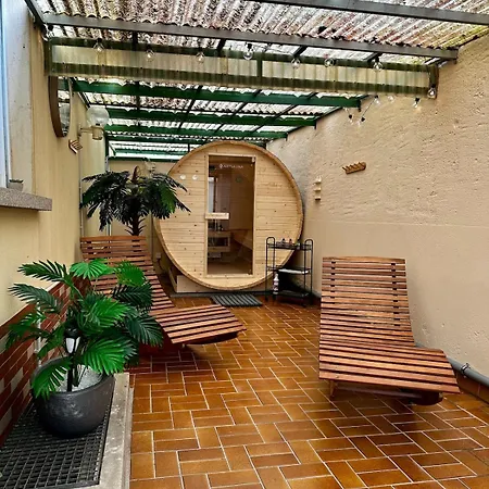 Ferienhaus Wellness Haus In Zell, 3 Komplette Wohnungen, Moselblick, Sauna, Whirlpool, 3 Balkone, 14 Gäste