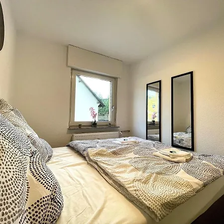 Casa de Férias Wellness Haus In Zell, 3 Komplette Wohnungen, Moselblick, Sauna, Whirlpool, 3 Balkone, 14 Gaeste *