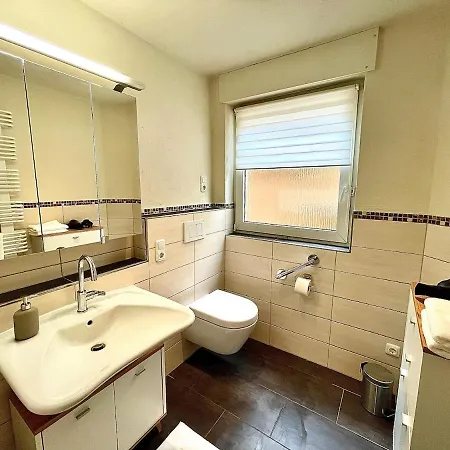 Wellness Haus In Zell, 3 Komplette Wohnungen, Moselblick, Sauna, Whirlpool, 3 Balkone, 14 Gaeste Casa de Férias *