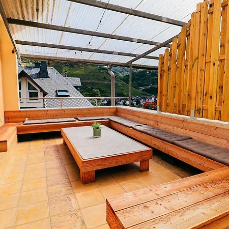 Ferienhaus Wellness Haus In Zell, 3 Komplette Wohnungen, Moselblick, Sauna, Whirlpool, 3 Balkone, 14 Gäste *