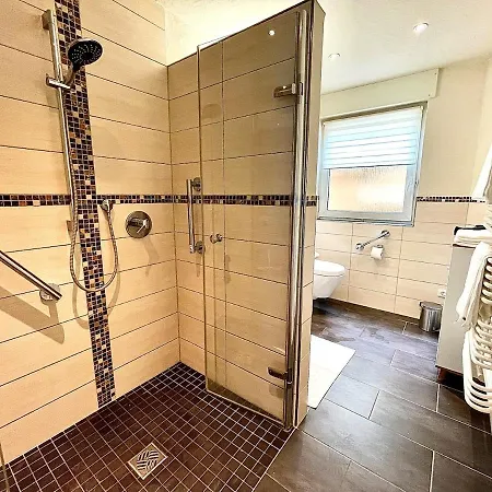 Wellness Haus In Zell, 3 Komplette Wohnungen, Moselblick, Sauna, Whirlpool, 3 Balkone, Grill * 첼 안 데어 모젤