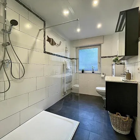 펜션 Wellness Haus In Zell, 3 Komplette Wohnungen, Moselblick, Sauna, Whirlpool, 3 Balkone, Grill