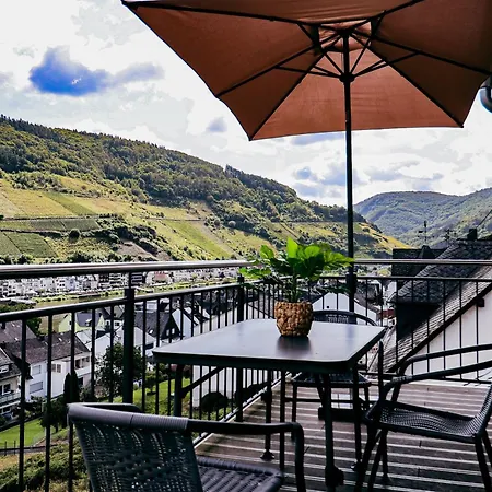 Wellness Haus In Zell, 3 Komplette Wohnungen, Moselblick, Sauna, Whirlpool, 3 Balkone, Grill 펜션 첼 안 데어 모젤