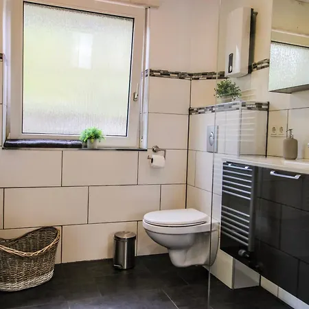Wellness Haus In Zell, 3 Komplette Wohnungen, Moselblick, Sauna, Whirlpool, 3 Balkone, Grill 펜션