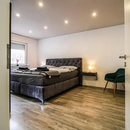 Wellness Haus In Zell, 3 Komplette Wohnungen, Moselblick, Sauna, Whirlpool, 3 Balkone, Grill * 첼 안 데어 모젤