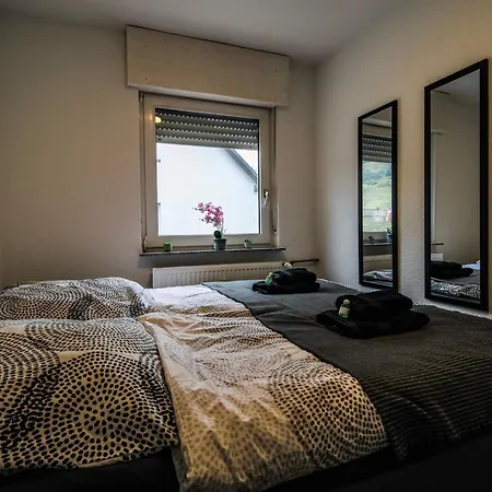 펜션 Wellness Haus In Zell, 3 Komplette Wohnungen, Moselblick, Sauna, Whirlpool, 3 Balkone, Grill