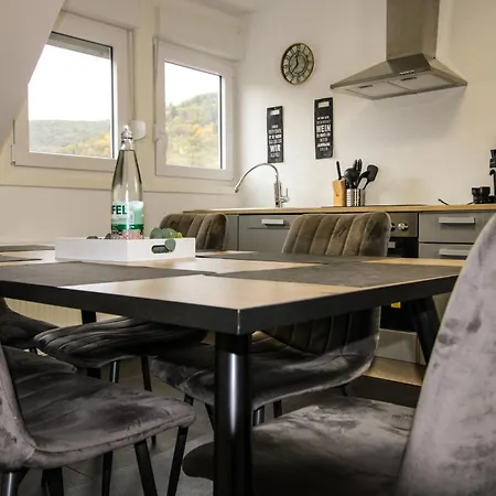 펜션 Wellness Haus In Zell, 3 Komplette Wohnungen, Moselblick, Sauna, Whirlpool, 3 Balkone, Grill *