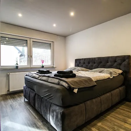 Wellness Haus In Zell, 3 Komplette Wohnungen, Moselblick, Sauna, Whirlpool, 3 Balkone, Grill 펜션
