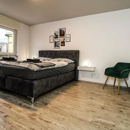 Wellness Haus In Zell, 3 Komplette Wohnungen, Moselblick, Sauna, Whirlpool, 3 Balkone, Grill