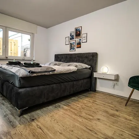 Wellness Haus In Zell, 3 Komplette Wohnungen, Moselblick, Sauna, Whirlpool, 3 Balkone, Grill 펜션