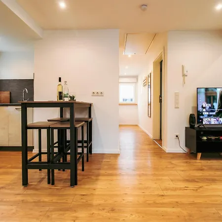 Wellness Haus In Zell, 3 Komplette Wohnungen, Moselblick, Sauna, Whirlpool, 3 Balkone, Grill * 첼 안 데어 모젤