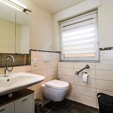 Wellness Haus In Zell, 3 Komplette Wohnungen, Moselblick, Sauna, Whirlpool, 3 Balkone, Grill 펜션