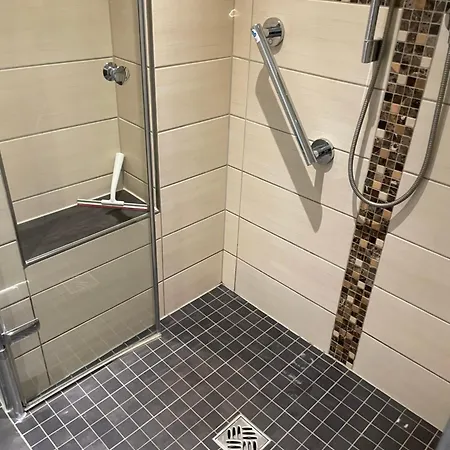 Wellness Haus In Zell, 3 Komplette Wohnungen, Moselblick, Sauna, Whirlpool, 3 Balkone, 14 Gäste Ferienhaus *
