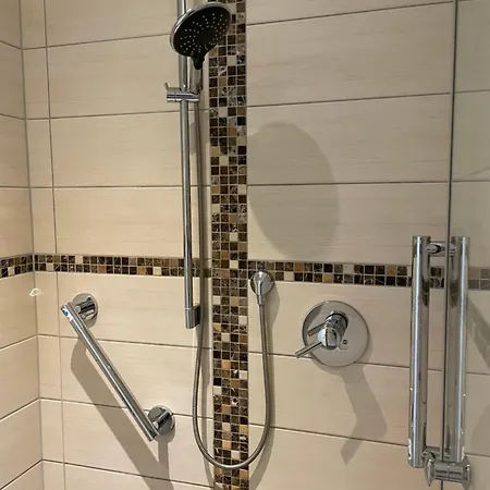 Ferienhaus Wellness Haus In Zell, 3 Komplette Wohnungen, Moselblick, Sauna, Whirlpool, 3 Balkone, 14 Gäste *