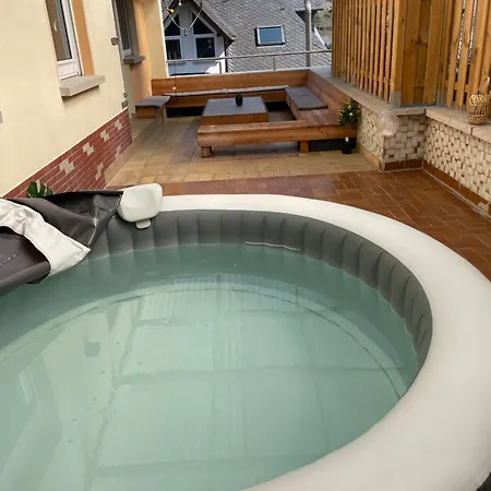 Wellness Haus In Zell, 3 Komplette Wohnungen, Moselblick, Sauna, Whirlpool, 3 Balkone, 14 Gäste Zell