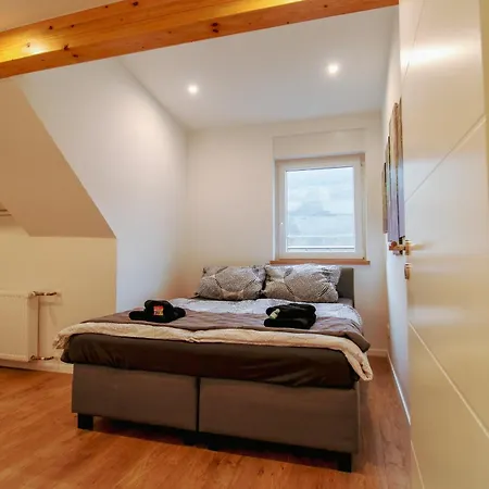 Wellness Haus In Zell, 3 Komplette Wohnungen, Moselblick, Sauna, Whirlpool, 3 Balkone, Grill * 첼 안 데어 모젤