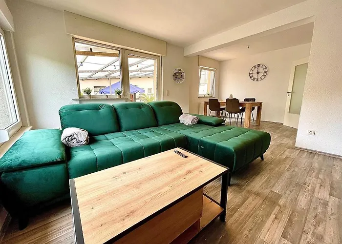 Casa de Férias Wellness Haus In Zell, 3 Komplette Wohnungen, Moselblick, Sauna, Whirlpool, 3 Balkone, 14 Gaeste *