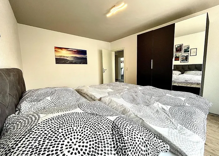 Wellness Haus In Zell, 3 Komplette Wohnungen, Moselblick, Sauna, Whirlpool, 3 Balkone, 14 Gaeste * Zell an der Mosel