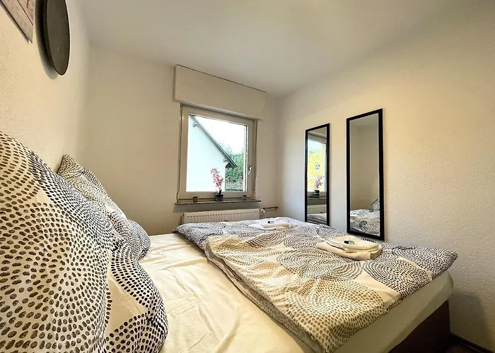 Casa de Férias Wellness Haus In Zell, 3 Komplette Wohnungen, Moselblick, Sauna, Whirlpool, 3 Balkone, 14 Gaeste *