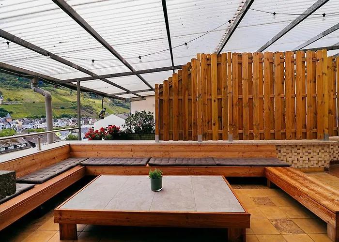 Wellness Haus In Zell, 3 Komplette Wohnungen, Moselblick, Sauna, Whirlpool, 3 Balkone, 14 Gaeste * Zell an der Mosel