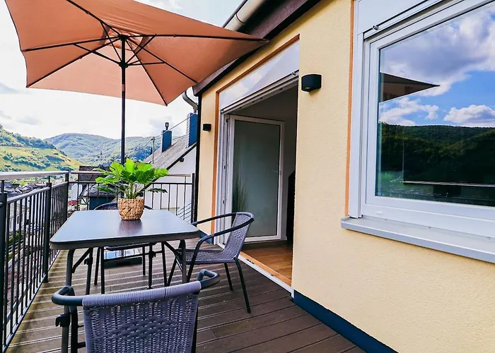 Wellness Haus In Zell, 3 Komplette Wohnungen, Moselblick, Sauna, Whirlpool, 3 Balkone, 14 Gaeste *