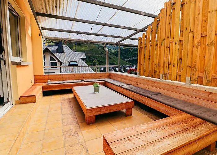 Casa de Férias Wellness Haus In Zell, 3 Komplette Wohnungen, Moselblick, Sauna, Whirlpool, 3 Balkone, 14 Gaeste *