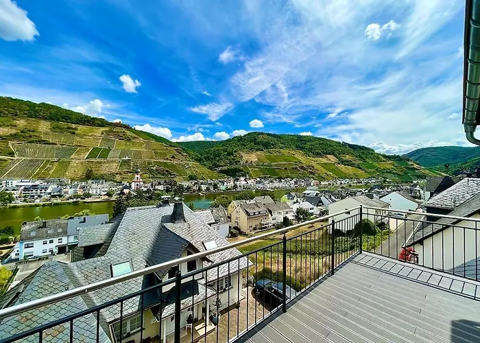 Wellness Haus In Zell, 3 Komplette Wohnungen, Moselblick, Sauna, Whirlpool, 3 Balkone, 14 Gaeste *