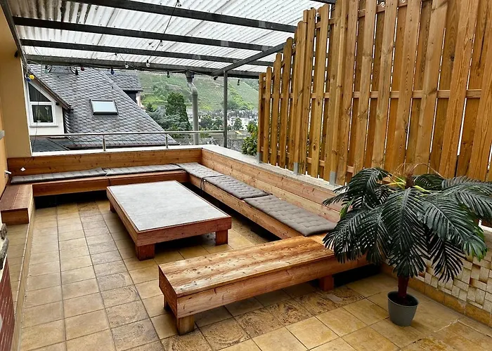 Casa de Férias Wellness Haus In Zell, 3 Komplette Wohnungen, Moselblick, Sauna, Whirlpool, 3 Balkone, 14 Gaeste