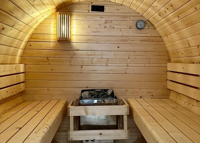 Wellness Haus In Zell, 3 Komplette Wohnungen, Moselblick, Sauna, Whirlpool, 3 Balkone, 14 Gaeste Casa de Férias Zell an der Mosel