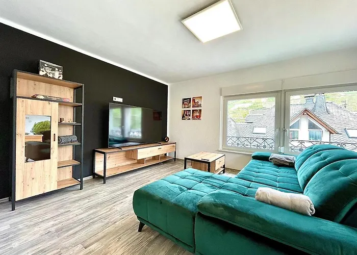 Casa de Férias Wellness Haus In Zell, 3 Komplette Wohnungen, Moselblick, Sauna, Whirlpool, 3 Balkone, 14 Gaeste Zell an der Mosel