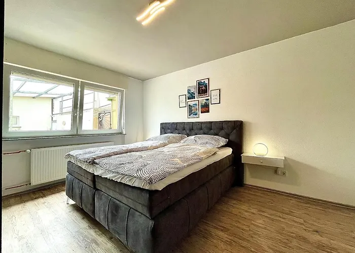 Casa de Férias Wellness Haus In Zell, 3 Komplette Wohnungen, Moselblick, Sauna, Whirlpool, 3 Balkone, 14 Gaeste *